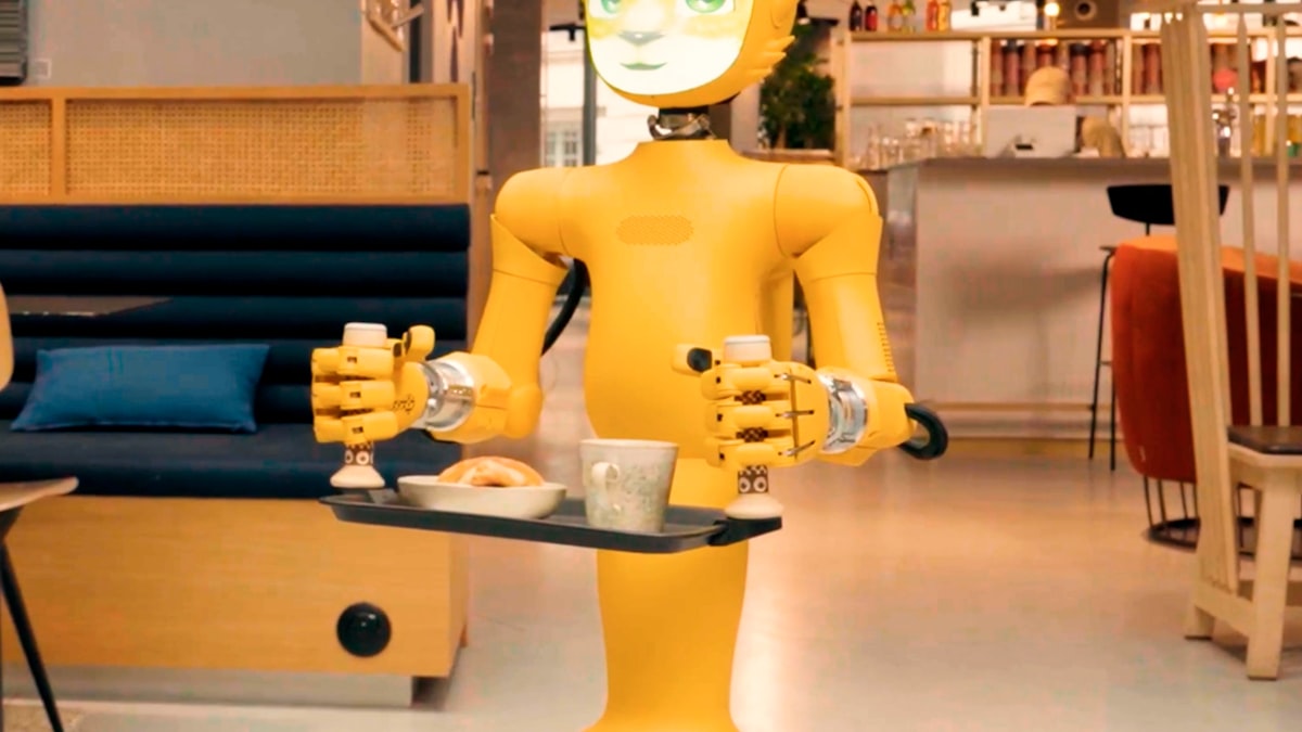 配膳ロボットは日本の外食産業で日常的な存在になりつつある。