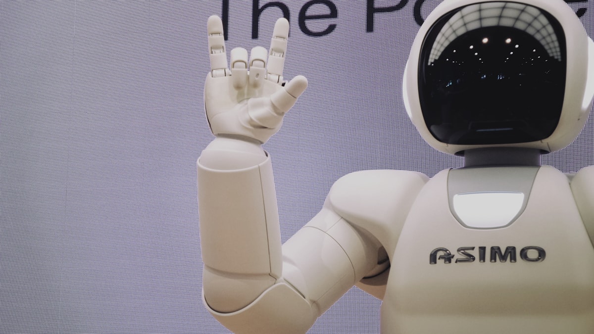 人手不足が深刻化するなか、製造現場でのヒューマノイドロボット活用に期待が高まっている。(イメージ)